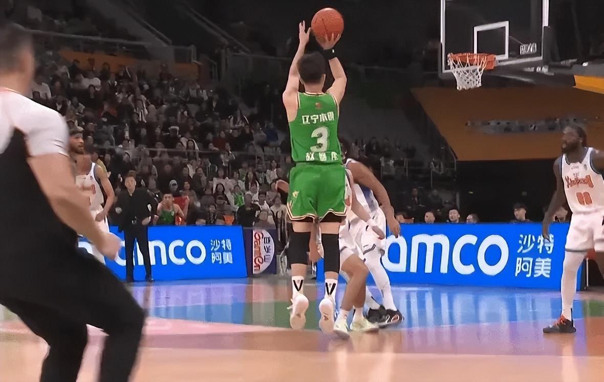 开云APP下载-辽宁半场压制新疆！继伟完美复出，威尔斯手帝齐爆，新疆3人死顶